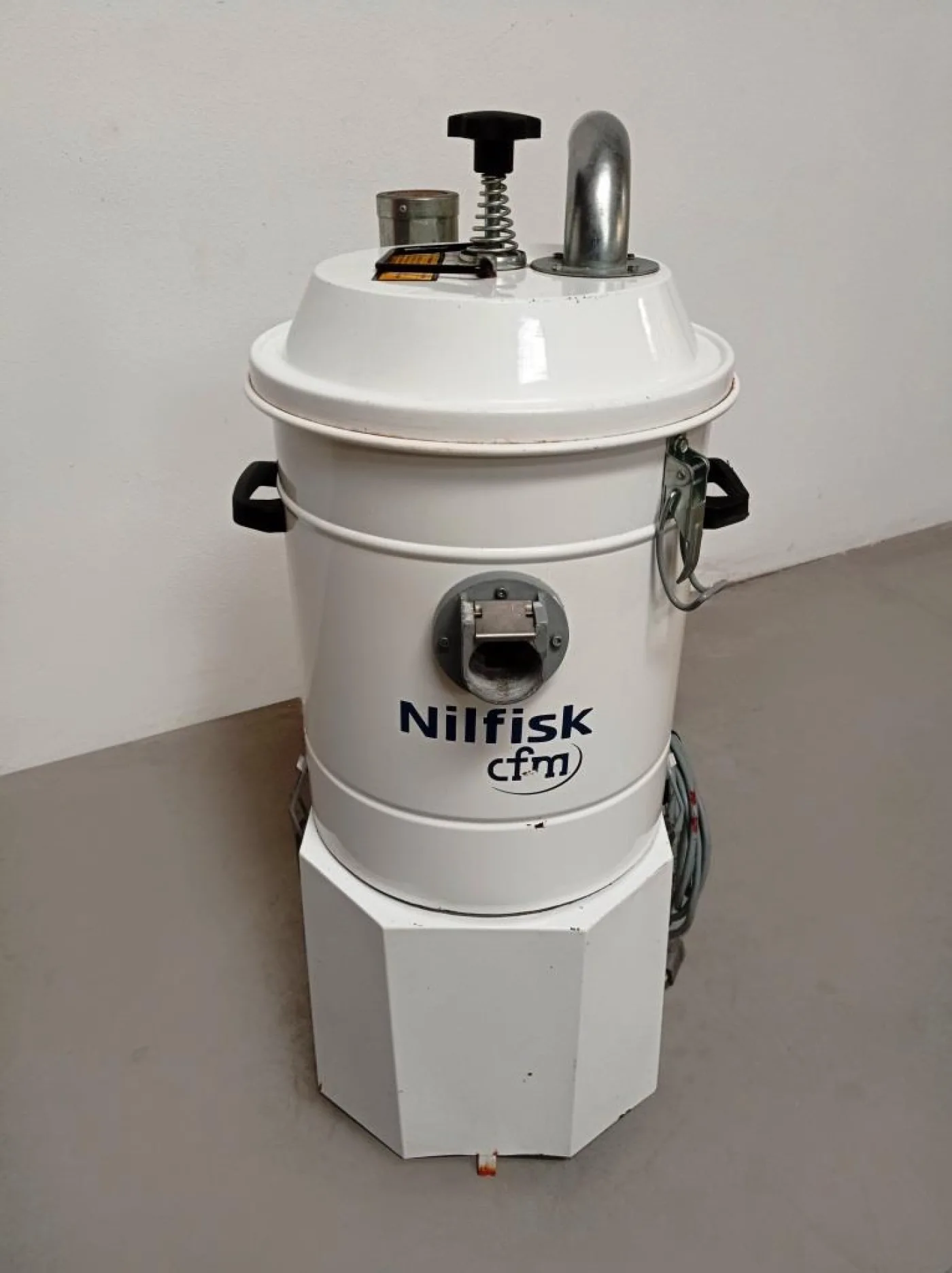 ASPIRATORE INDUSTRIALE PER POLVERI – NILFISK CFM – MOD. 3151 - 5