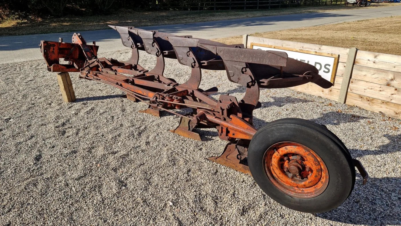 Doe 4 Furrow Reversible Plough - 1