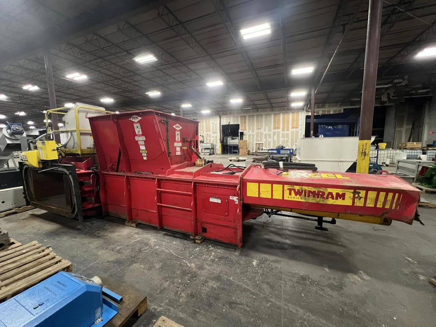 EXCEL 2R9 Baler - 2