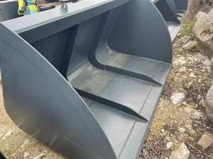Sonarol Volumenschaufel 240 cm mit Terex TL80 / TL100 Aufnahme