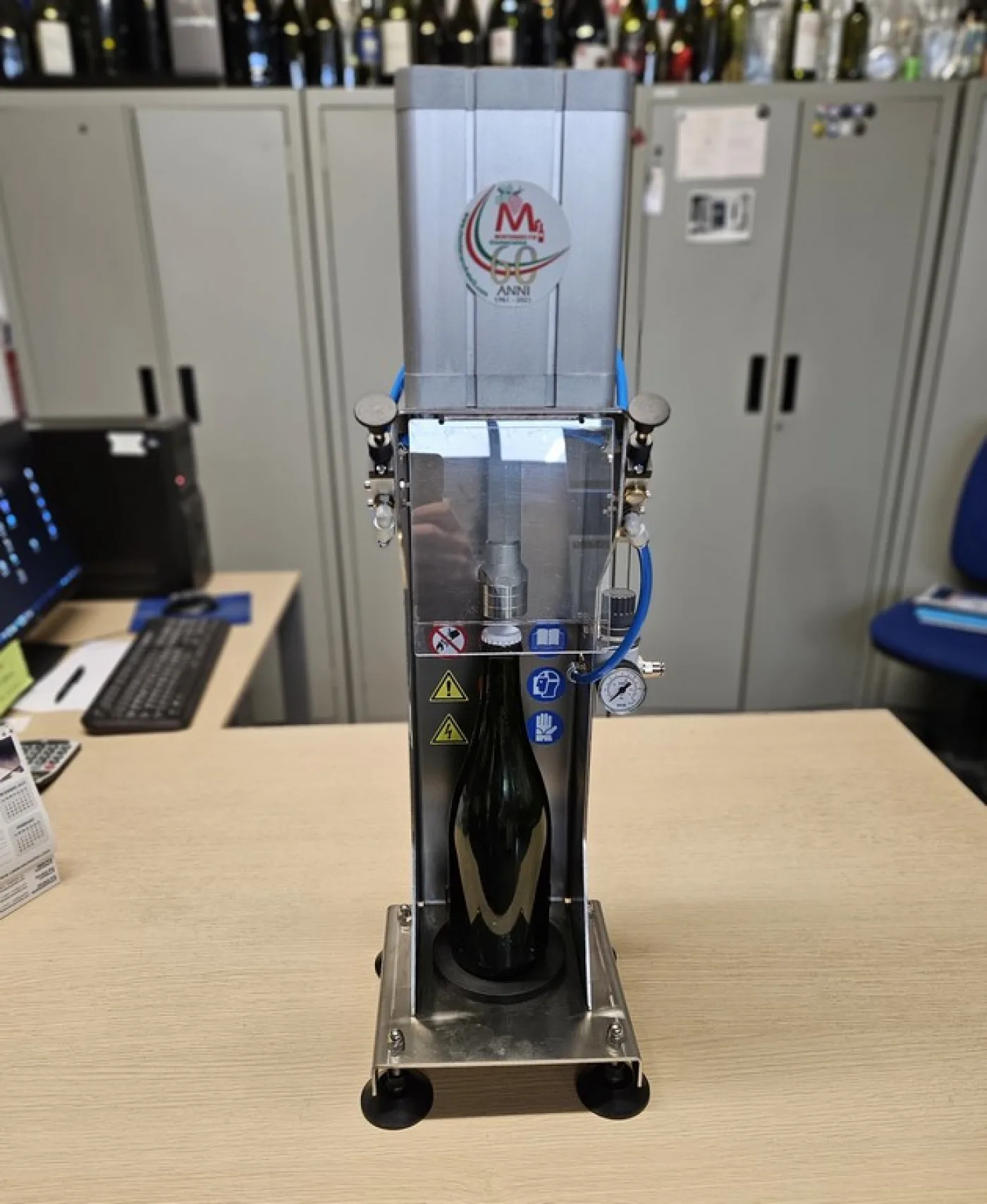 MANUAL BENCH CAPPER MACHINE FOR CROWN CAP NEW MACHINE - 1