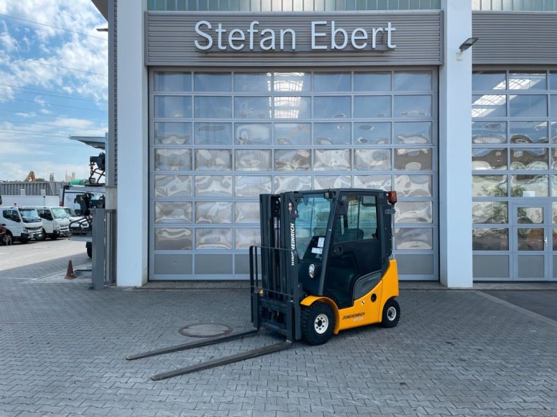 Jungheinrich DFG 316s / Triplex: 4.4m / 2.008h / Air Conditioning / SS
