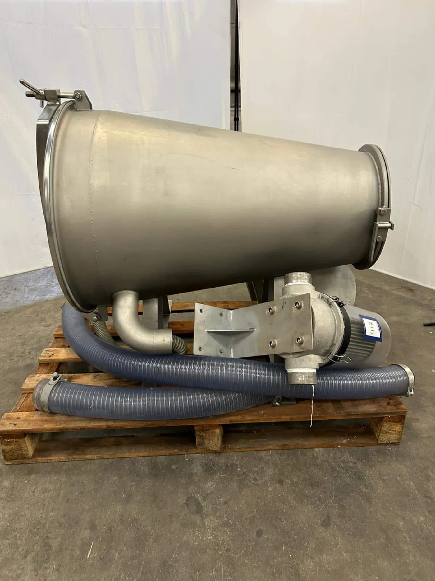 Vacuum system with pump - 5