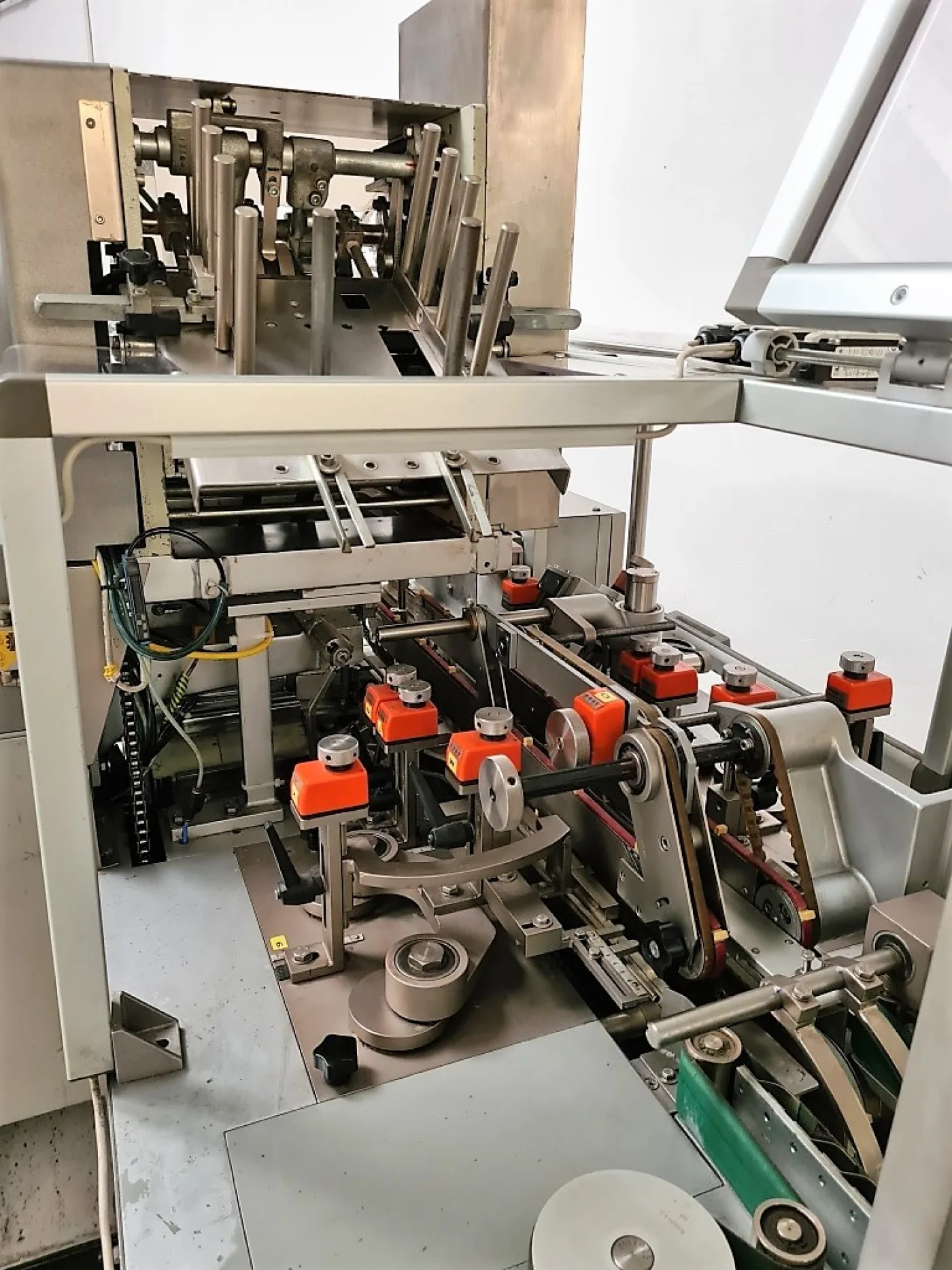 ASTUCCIATRICE AUTOMATICA ORIZZONTALE – IMA – MOD. K150C - 1
