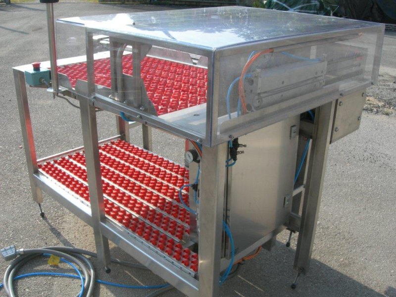 NASTRO TRASPORTATORE CON RULLIERA DI ACCUMULO E CONVOGLIATORE
