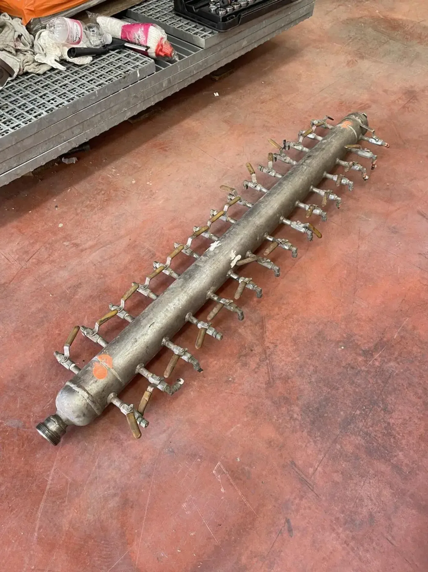 USED STAINLESS STEEL COMPRESSED AIR DISTRIBUTOR - 8
