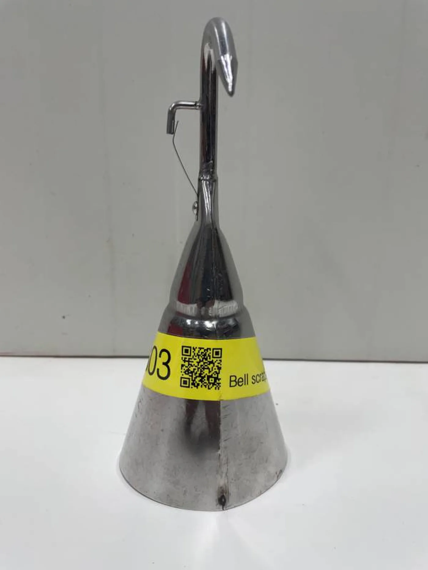 Bell scraper w. nail hook - 2
