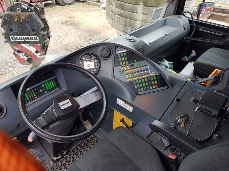 Grove GMK 5275 Mobile Crane