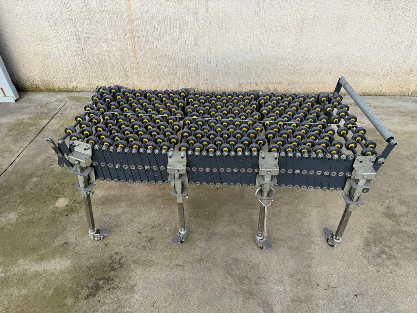 EXTENDABLE ROLLER CONVEYOR FOR BOXES WITH PLASTIC ROLLERS, USED EQUIPMENT - 1