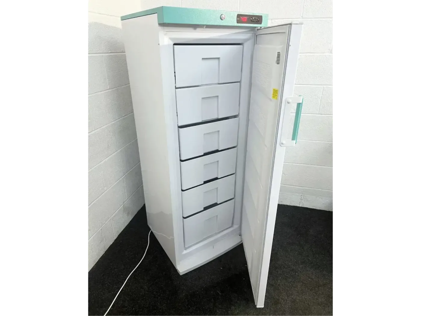 Lec Medical LSF232UK Laboratory Freezer - 3