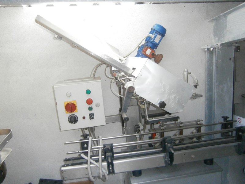 CAPSULES DISTRIBUTOR OMAR, WITH BASE AND CONVEYOR BELT IN STAINLESS STEEL, SECOND-HAND MACHINE
