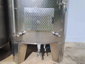 STAINLESS STEEL TANK 8.000 LITERS (80 HL), STORAGE MODEL TOTALLY INSULATED, PRESSURE ROUNDED BOTTOMS, SECOND HAND EQUIPMENT