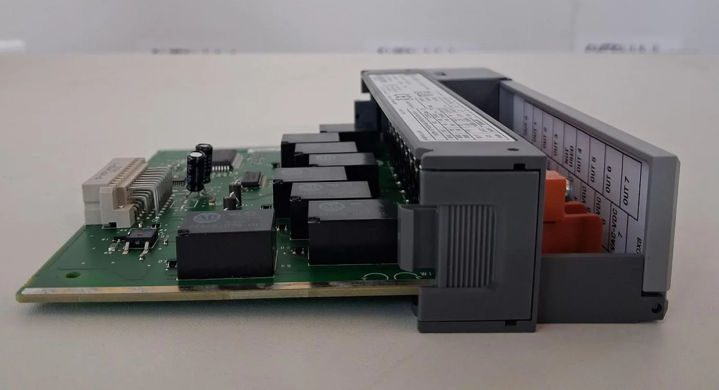 Allen-Bradley SLC 500 1746-OW16 Isolated Relay Output Module - 7