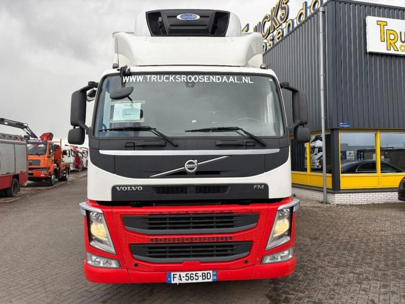 Volvo FM 370 + CHEREAU + CARRIER + EURO 6 + 6X2 + ELEVATOR + MEAT HOOKS