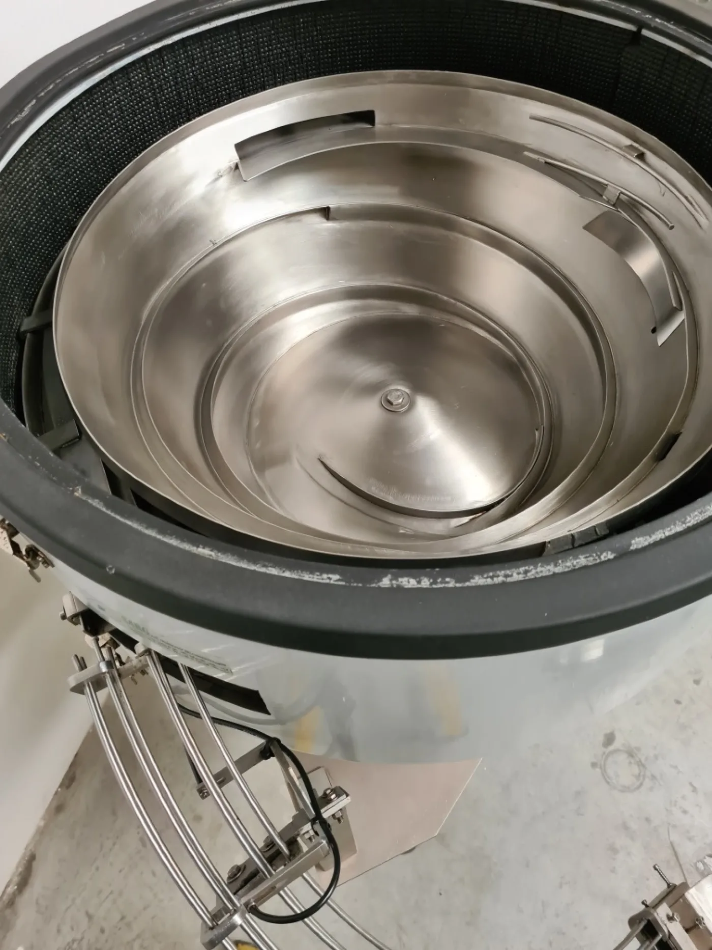 ALIMENTATORE VIBRANTE A TAZZA – SARG - 5