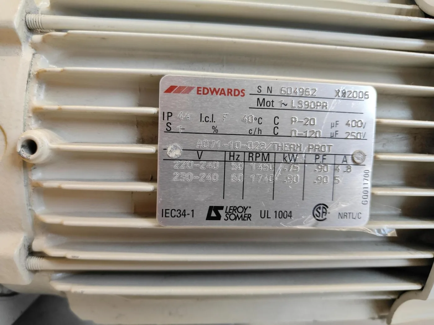 Edwards E2M30 "oil sealed" - Vacuum pump - 1
