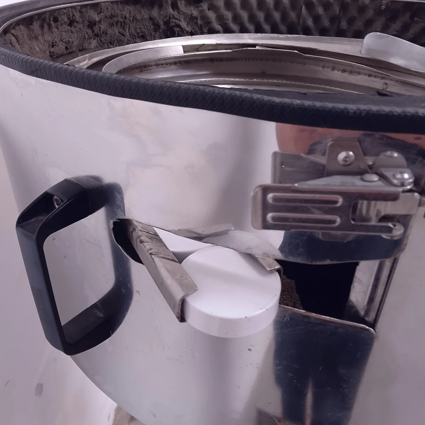 ALIMENTATORE VIBRANTE A TAZZA PER TAPPI – METECH - 8