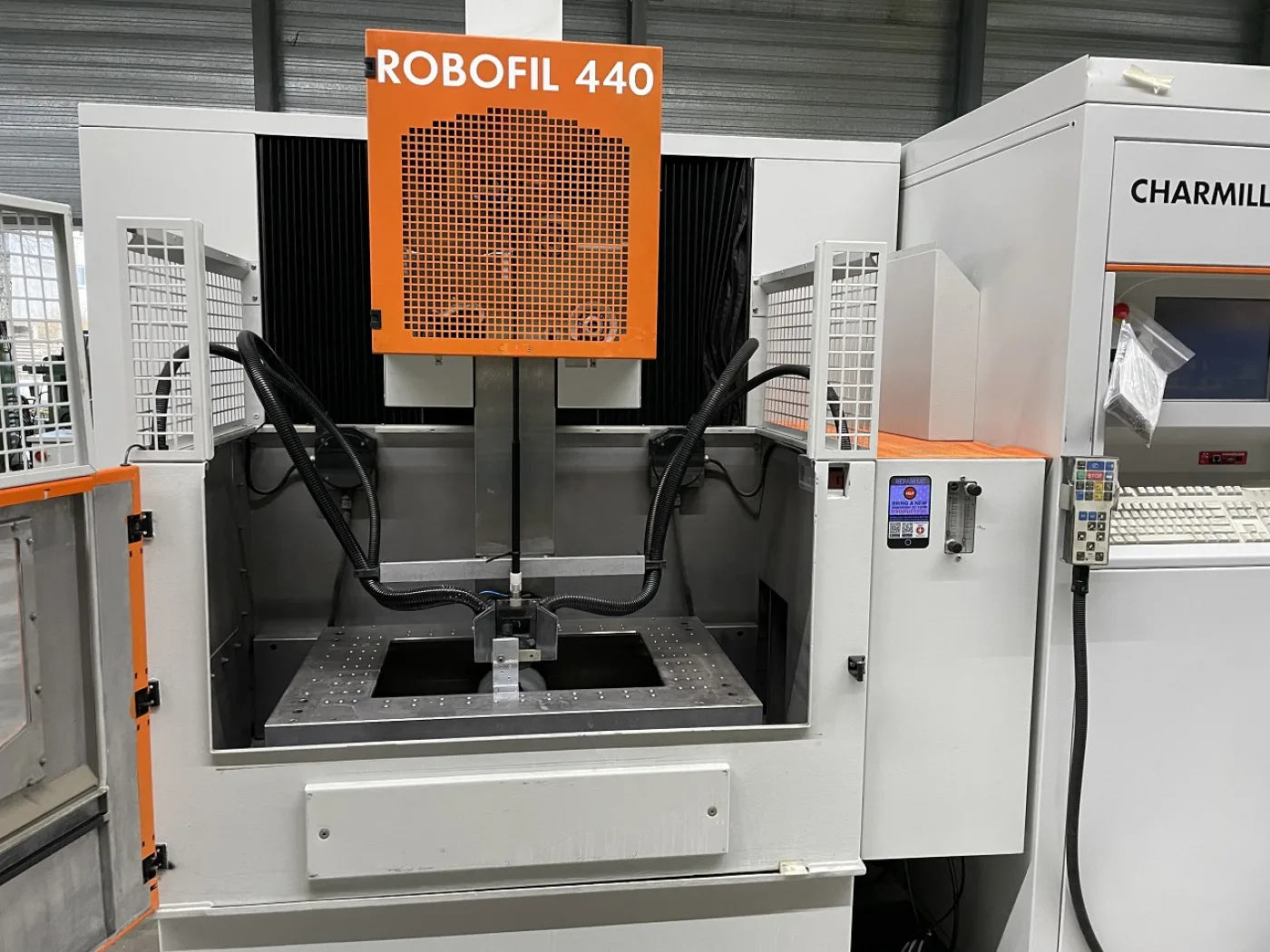 MACHINE A ETINCELER A FIL”CHARMILLES” ROBOFIL 440 - 3