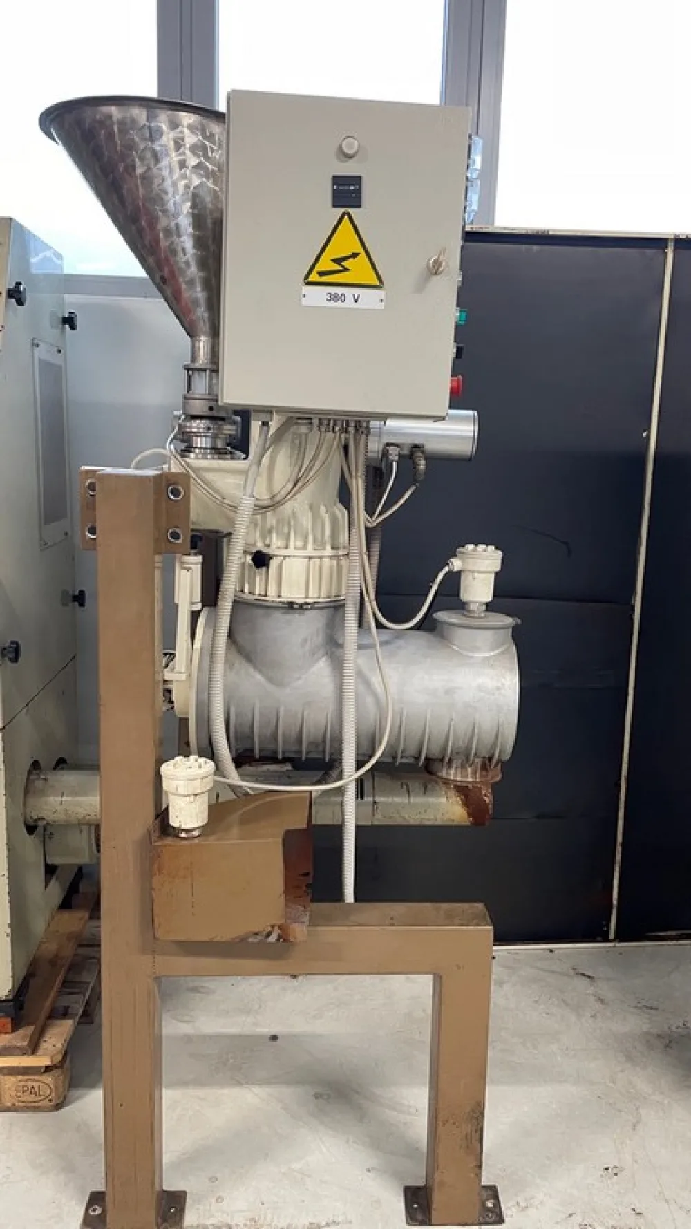 COFFEE GRINDER FIRM COLOMBINI WITH CONTROL PANEL, PRODUCT LOADING SYSTEM IN BEANS WITH STAINLESS STEEL HOPPER, SECOND-HAND MACHINE