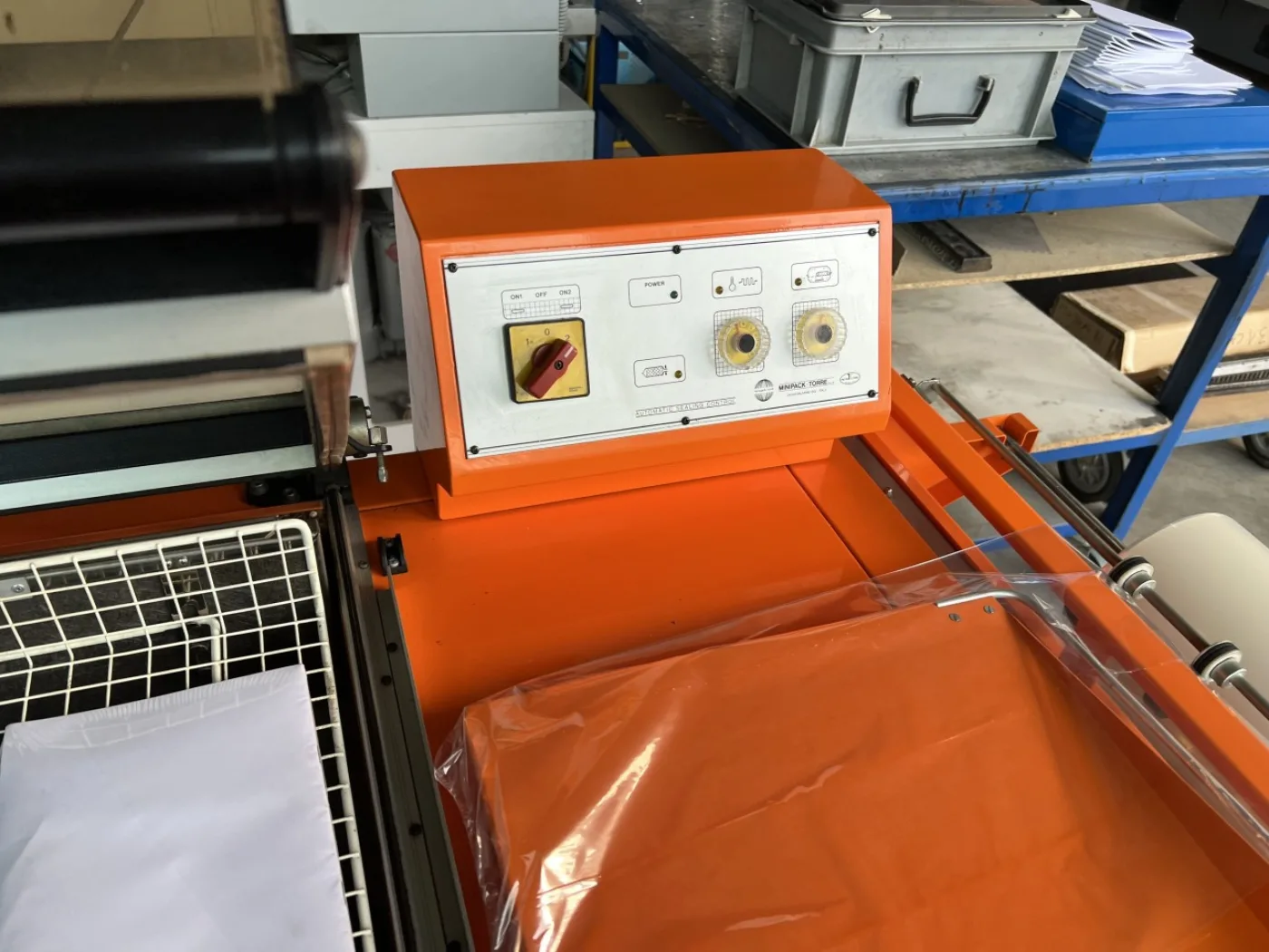 Mise sous plastique Minipack FM 75 - 5