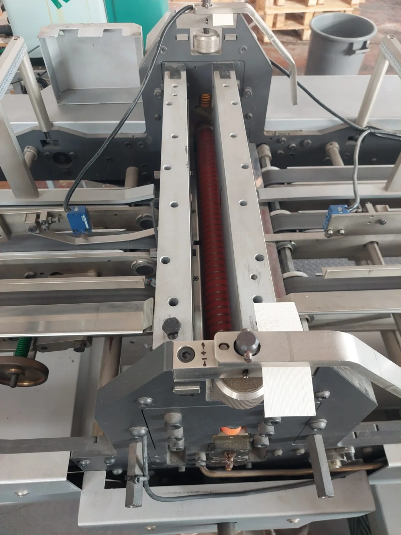 Fidia Desta máquina de formación, plegado y encolado - 3