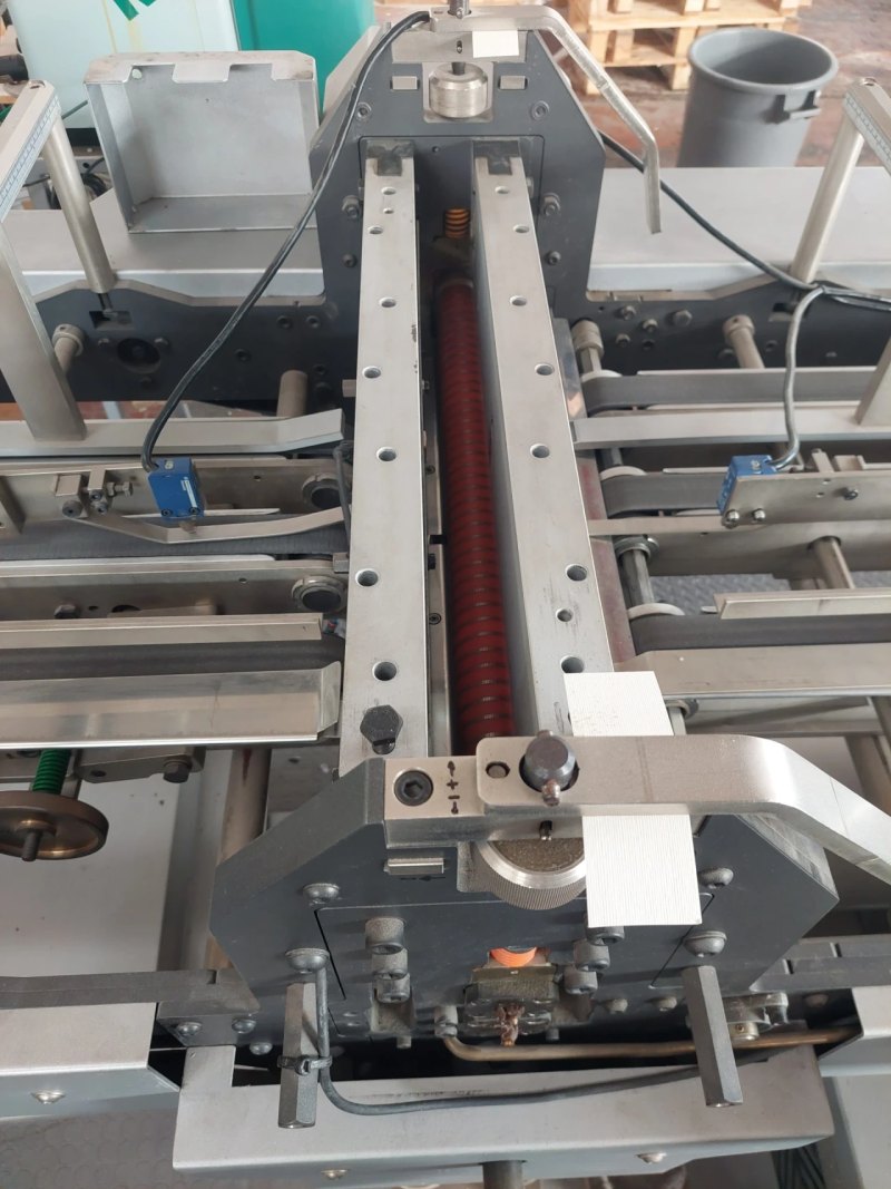 Fidia Desta máquina de formación, plegado y encolado