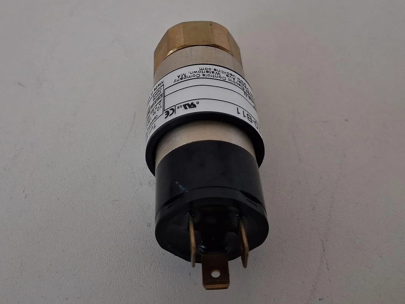 United Electric Controls 10-B11 Pressure Switch - 3
