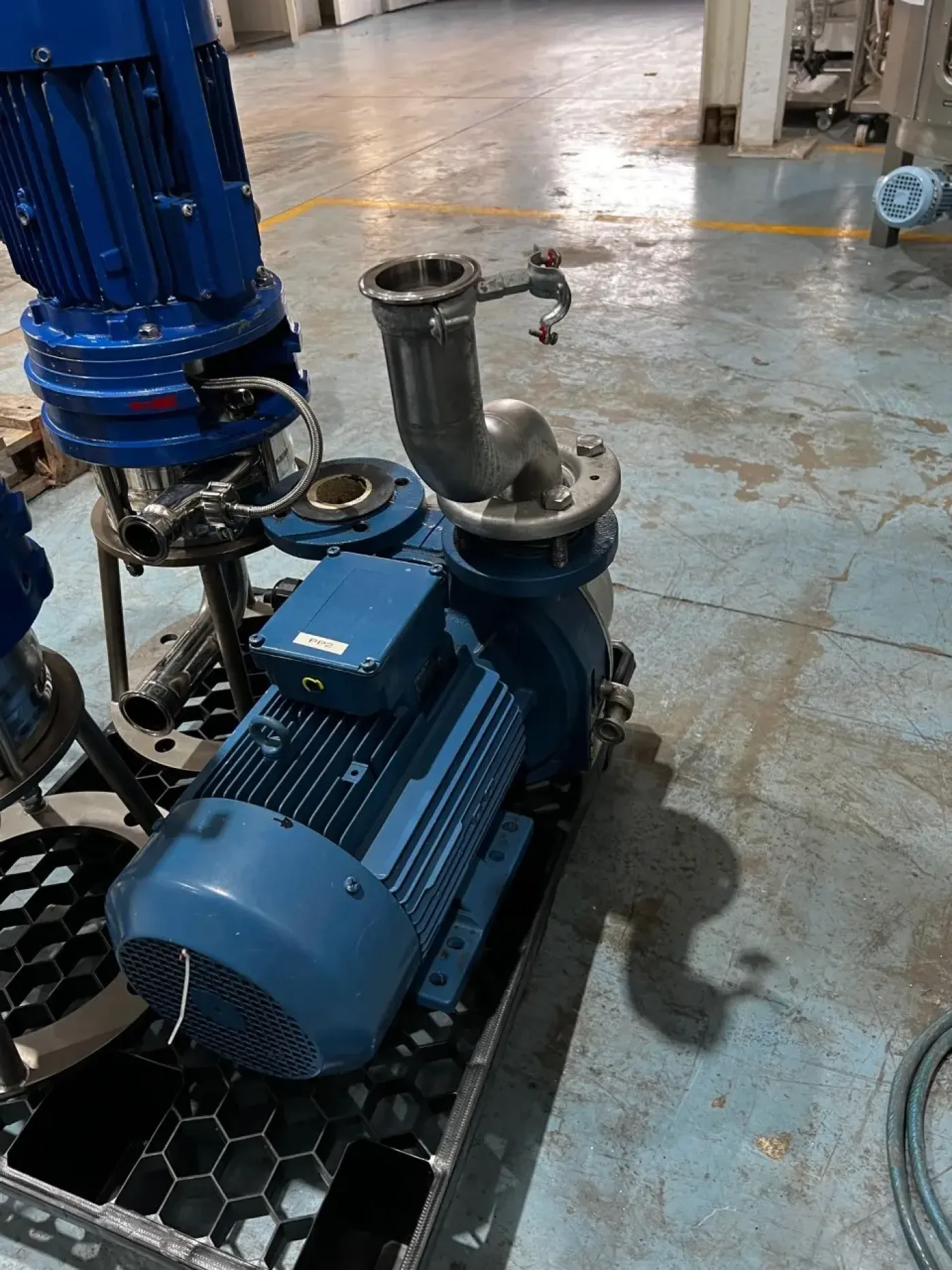 USED STAINLESS STEEL VACUUM PUMP 5.5 kW - 7