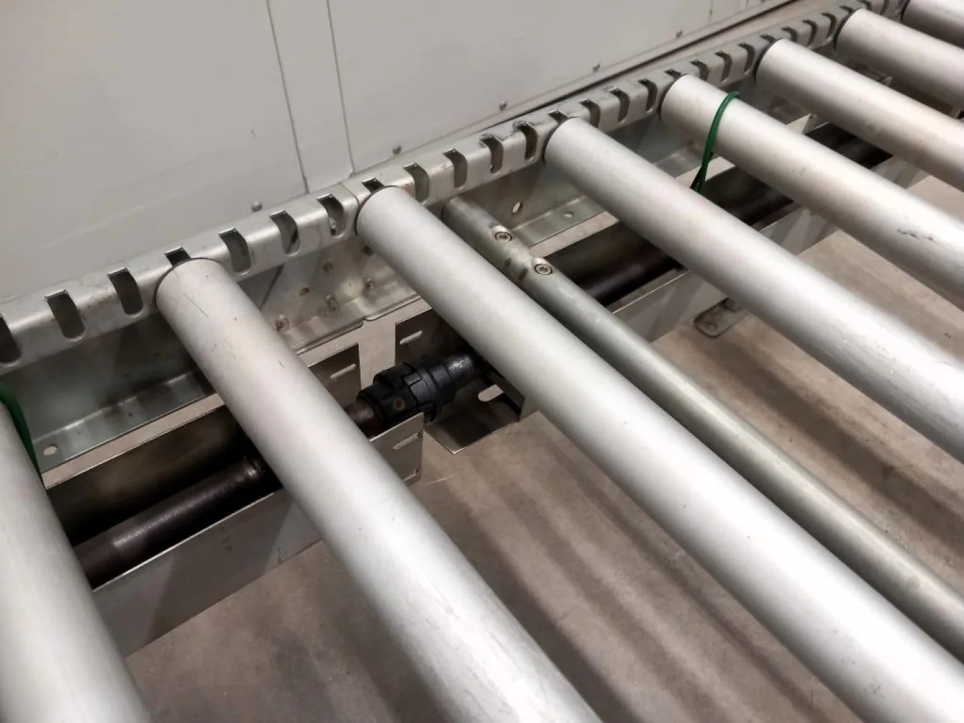 NASTRO TRASPORTATORE A RULLI MOTORIZZATO – SOCO SYSTEM - 3