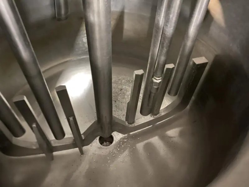 STAINLESS STEEL REACTOR 230 LITERS WITH AGITATION AND USED SHELL