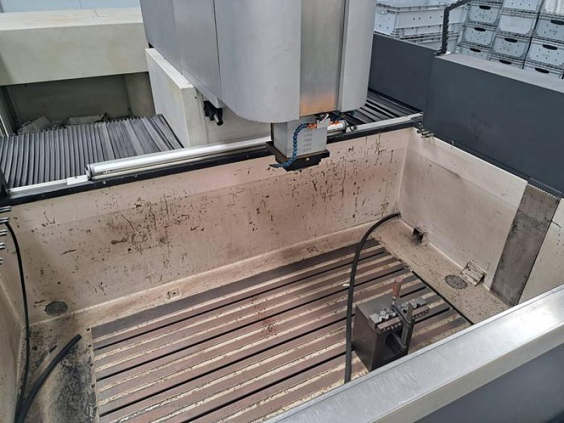 Eletroerosão ONA HS700
