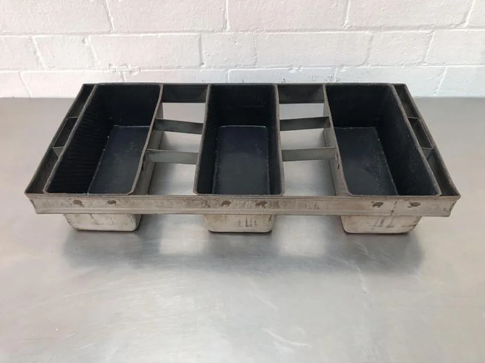 1Kg Strap 0f Three Bread Tins