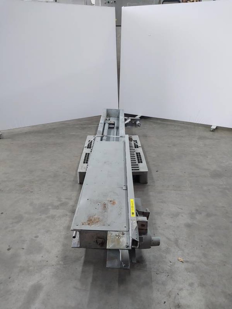 Hook lift for tube rail