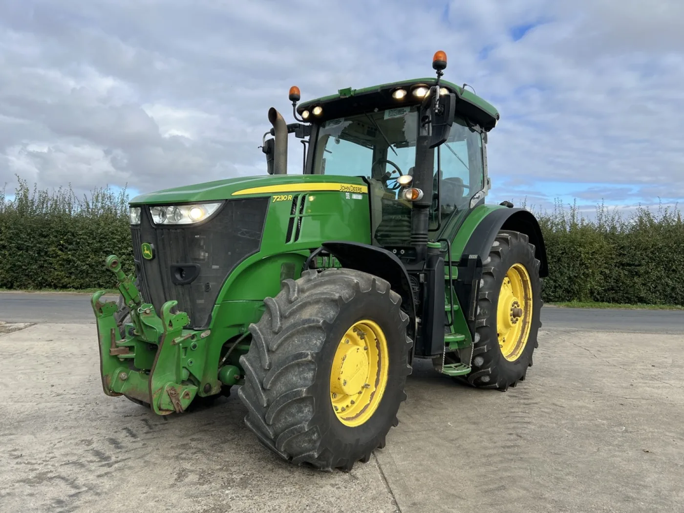 John Deere - 7230R TRACTOR - 1