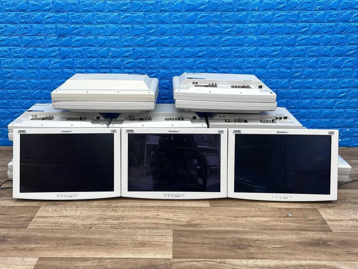 Karl Storz 24 Inch LCD Monitor -23 pieces With supply - 2