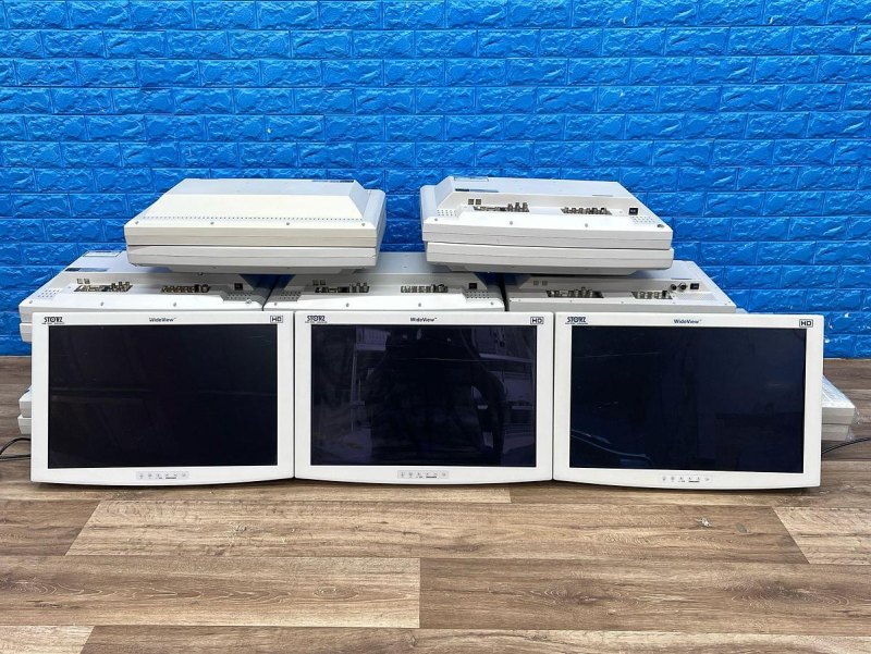 Karl Storz 24 Inch LCD Monitor -23 pieces With supply