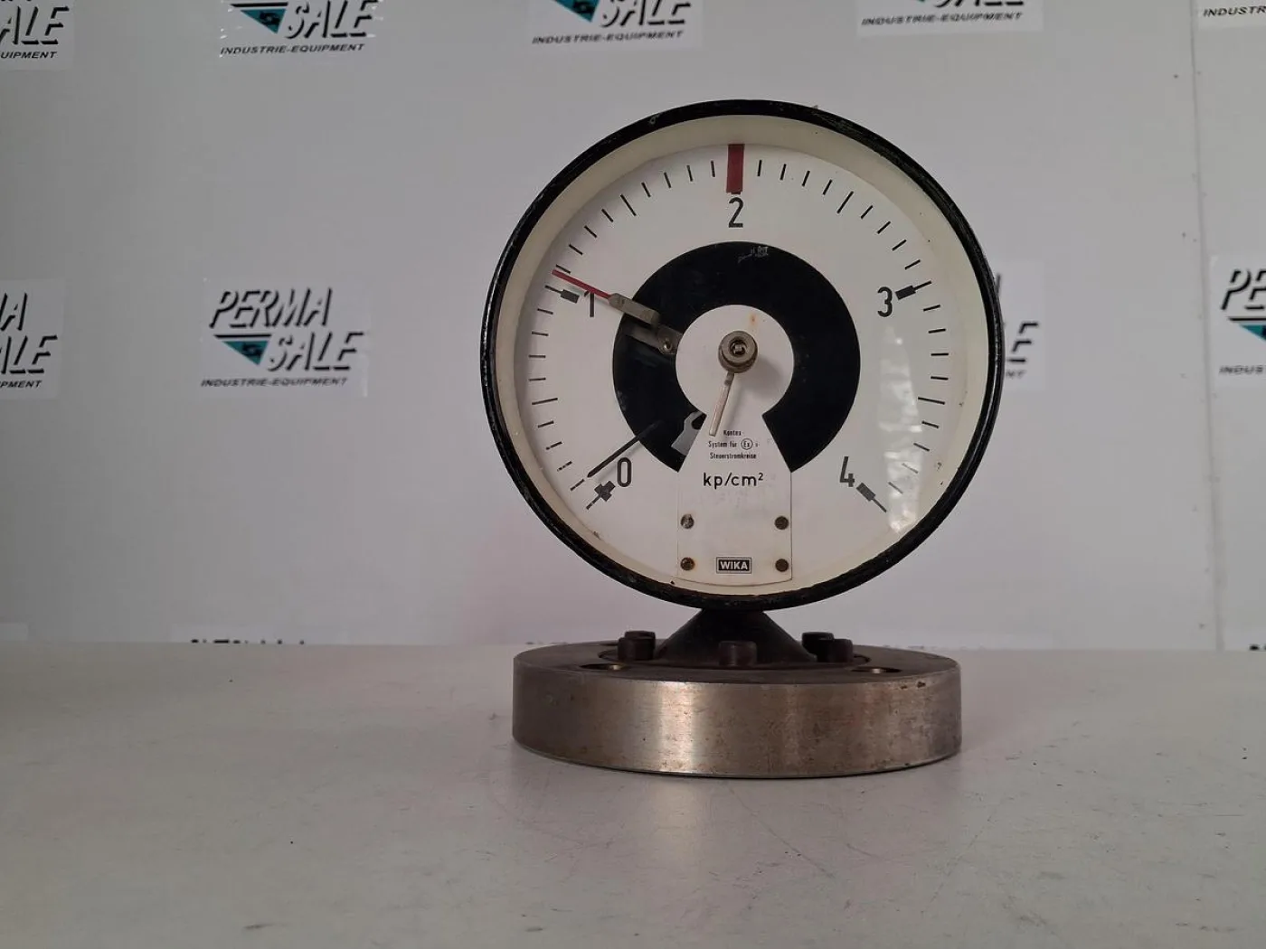 WIKA NG160 Pressure Gauge 0–4 bar with Inductive Contact - 2