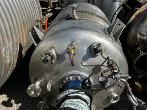 USED STAINLESS STEEL REACTOR 3000 LITERS WITH AGITATION AND HALF ROD