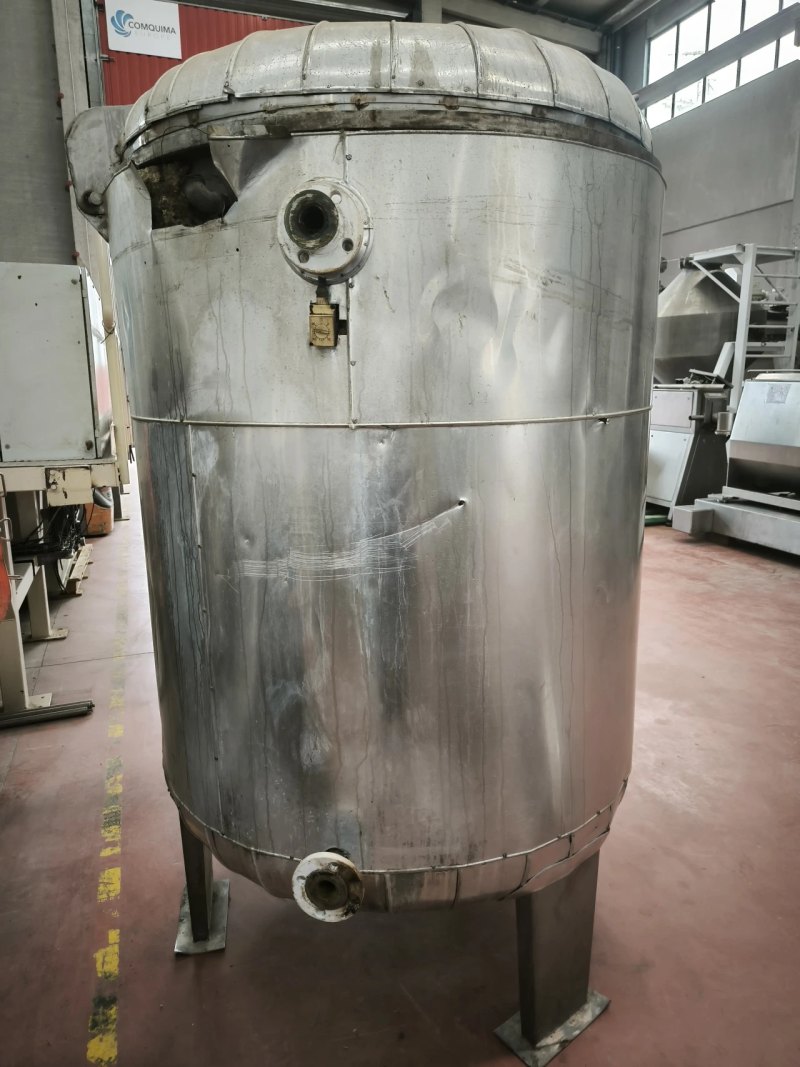 INSULATED STAINLESS STEEL TANK 1,000 LITERS WITH INTERNAL COIL