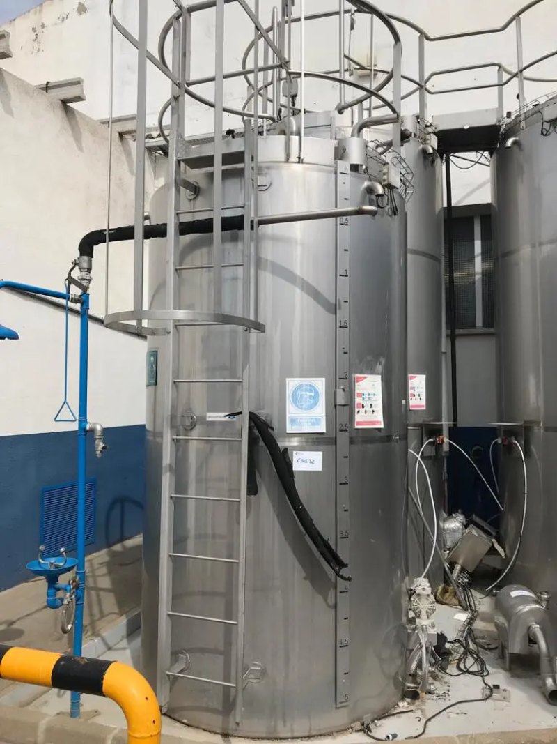 USED STAINLESS STEEL TANK 5,000 LITERS