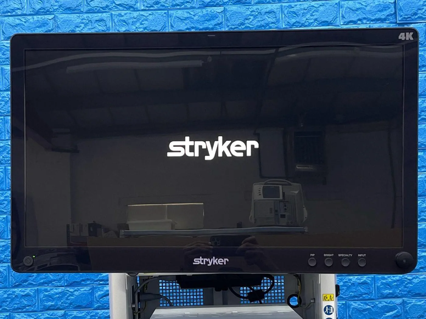 Stryker 1688 4K Tower Lcd Monitor 4k 32” YOM: 2020 - 8