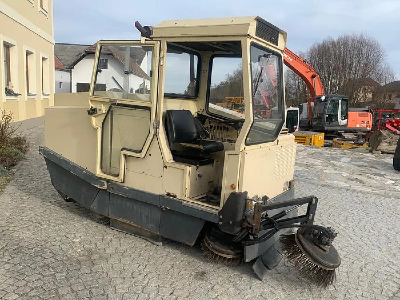 Amros 1250 Kehrmaschine - 3