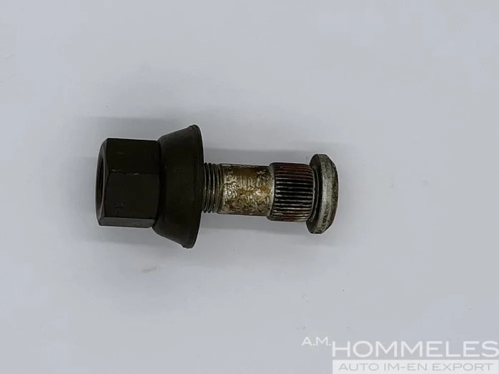 IHC 7762028 , STUD, TRACK WHEEL HUB