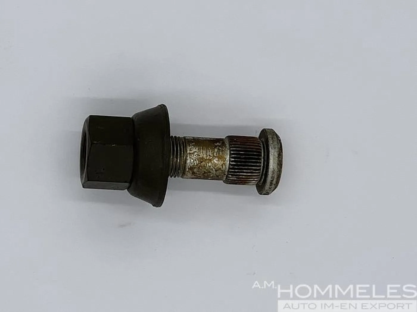 IHC 7762028 , STUD, TRACK WHEEL HUB - 1