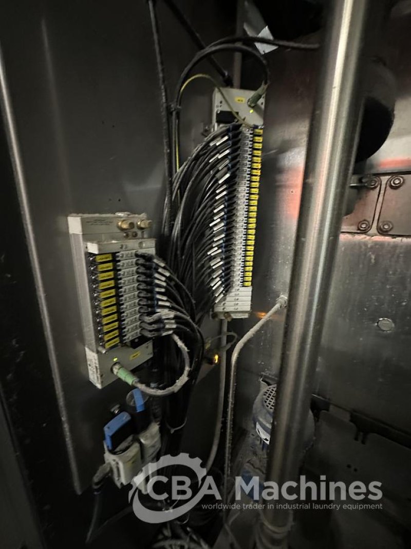 2020 Kannegiesser Complete CBW Tunnel System PT 13x60kg (972) + Press PP10-60-40 (982) + Shuttle (983) + 3x DII-60 GAS (973+974+975) + Step Conveyor (984) + Lint Filter + Conveyors