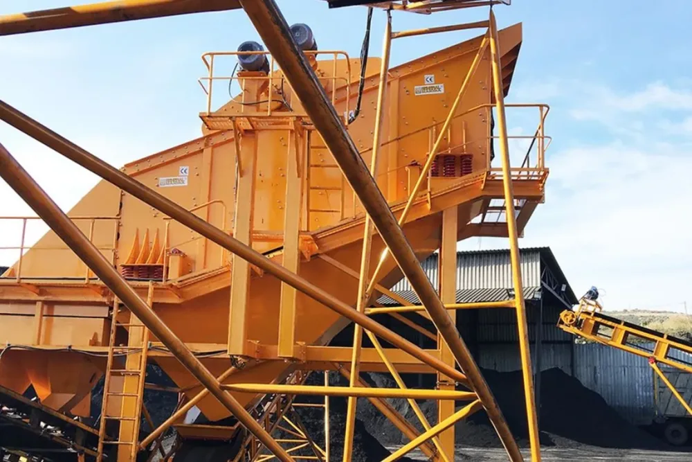 Top-Driven Multi-Slope Screen (Banana Screen)