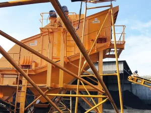 Top-Driven Multi-Slope Screen (Banana Screen)