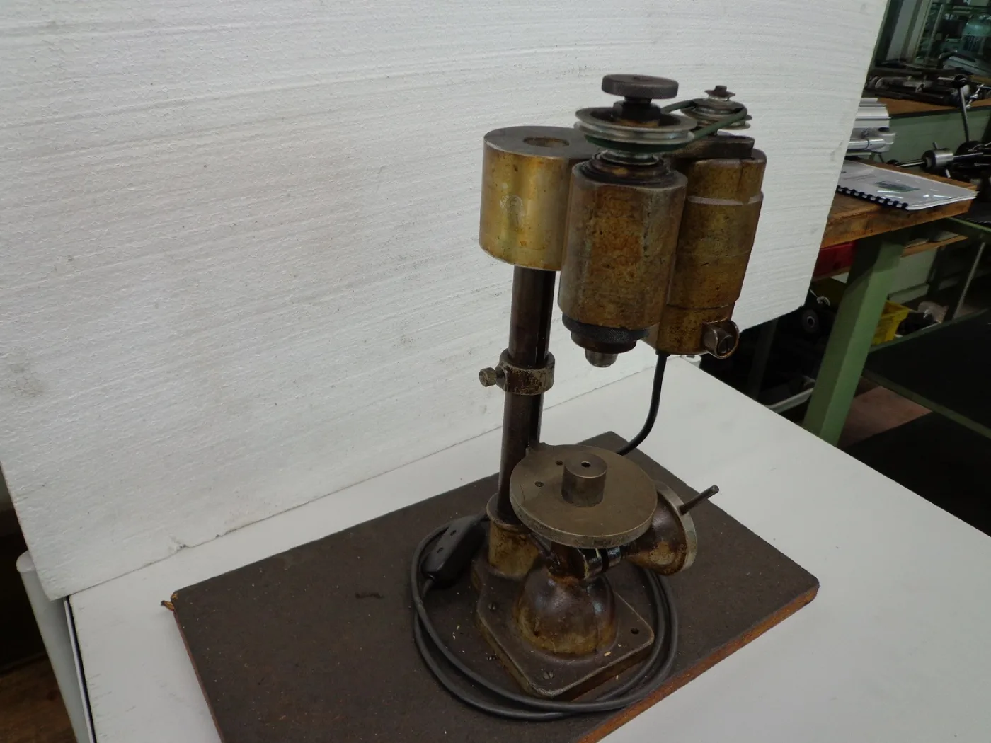 FRAISEUSE D'ETABLI "" B-8 - 1