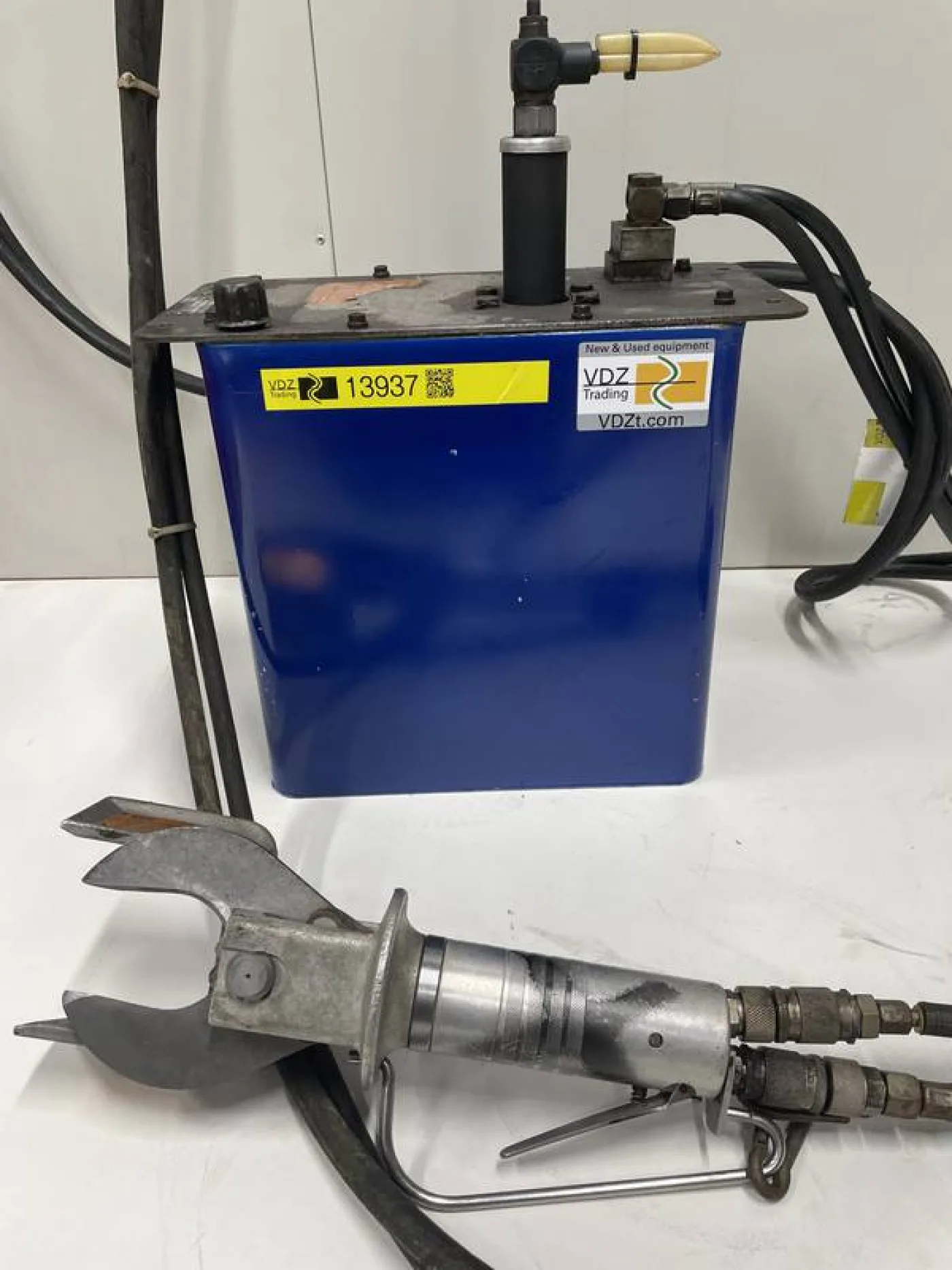 Leg cutter with hydraulic pump - 5