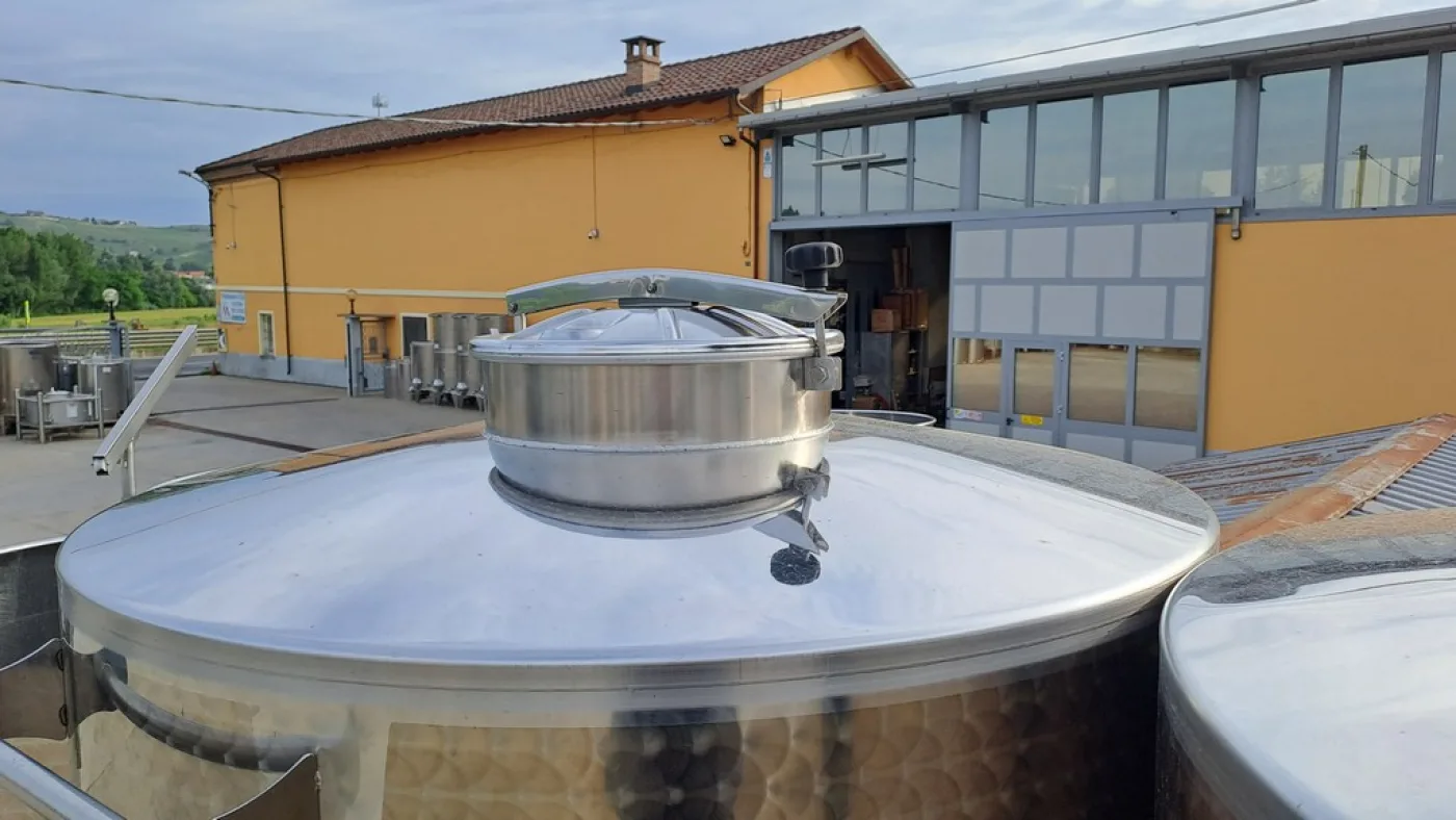 STAINLESS STEEL TANKS, CAPACITY 2500 LITERS, STORAGE MODEL ROUNDED BOTTOM, NEW EQUIPMENT - 6